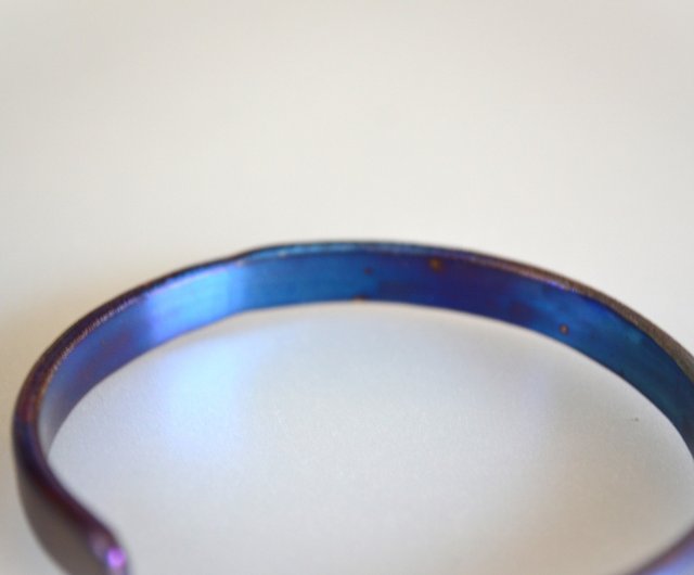 Titanium bangle・純チタンバングル・マットブルー５７mm・楕円形モデル - ショップ ねこへい工房 ブレスレット - Pinkoi