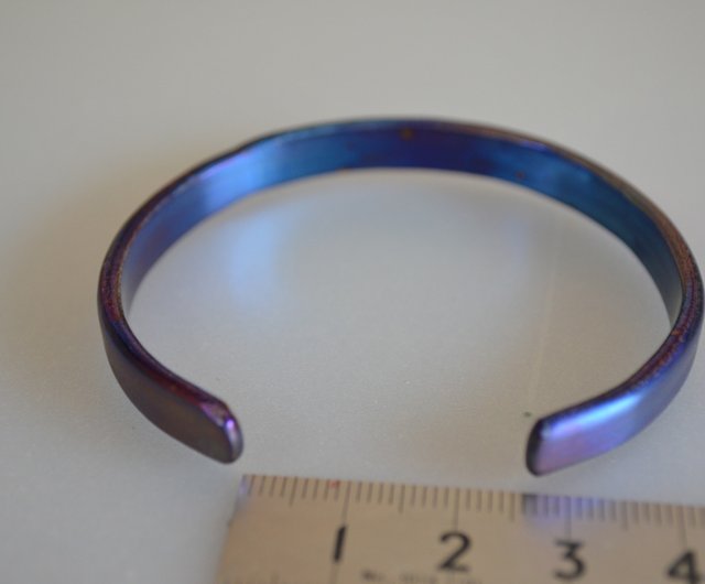 Titanium bangle・純チタンバングル・マットブルー５７mm・楕円形モデル - ショップ ねこへい工房 ブレスレット - Pinkoi