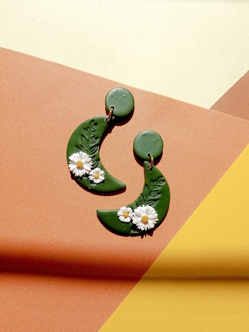 Valentine's Day Flower Texture Moon Polymer Clay Earrings/Clip On Earrings - ต่างหู - ดินเผา สีเขียว