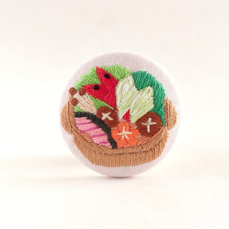 ほかほかお鍋の刺繍ブローチ - 胸針 - 棉．麻 多色