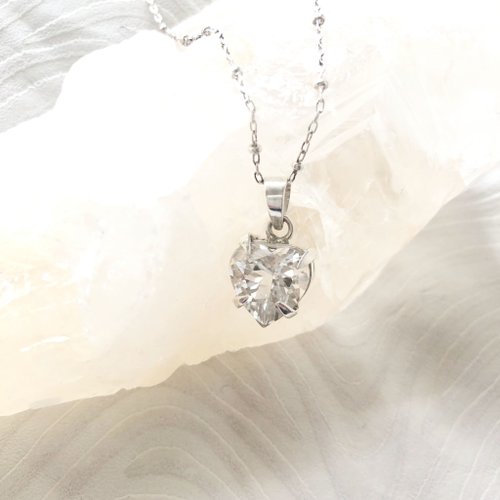 Hiromi⭐︎新品 K18YG 5mm ペンダントトップ HEART Hiromi⭐︎新品 K18YG 5mm ペンダントトップ HEART Hiromi⭐︎新品