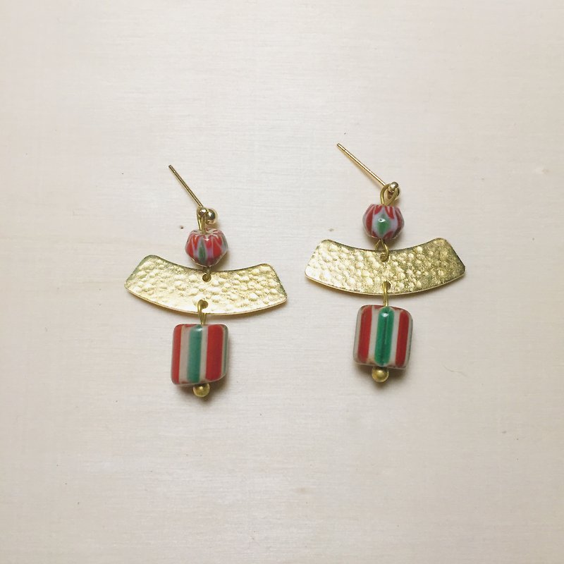 Japanese red and green antique bead earrings - ต่างหู - กระจกลาย สีเขียว