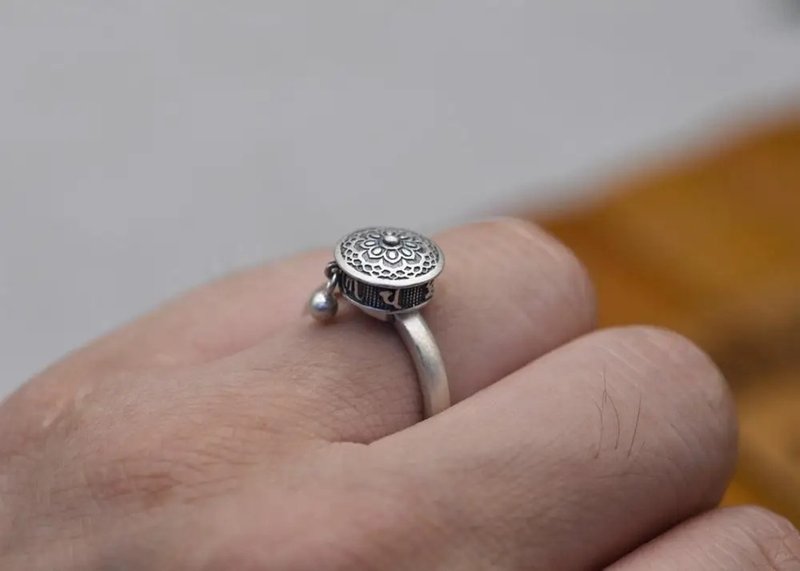 GOOD LUCK Buddhistic Prayer Wheel Spinning Ring Men Women Rotating 6-word Mantra - 戒指 - 純銀 銀色