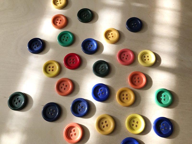 Early buttons / color and square orange - Other - Plastic Multicolor