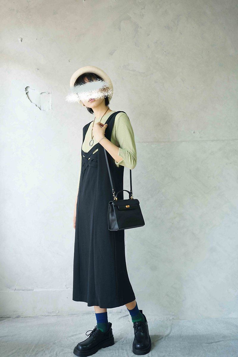 Treasure hunt vintage-personalized black wide shoulder strap woven suspender narrow skirt - กระโปรง - เส้นใยสังเคราะห์ สีดำ