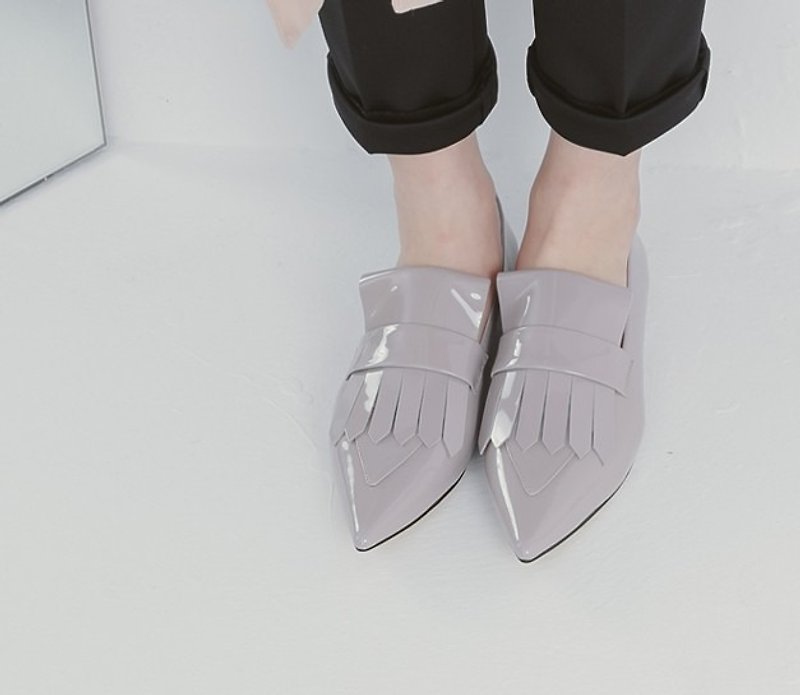 Flaky fringed pointed leather flat shoes gray powder - รองเท้าหนังผู้หญิง - หนังแท้ สึชมพู