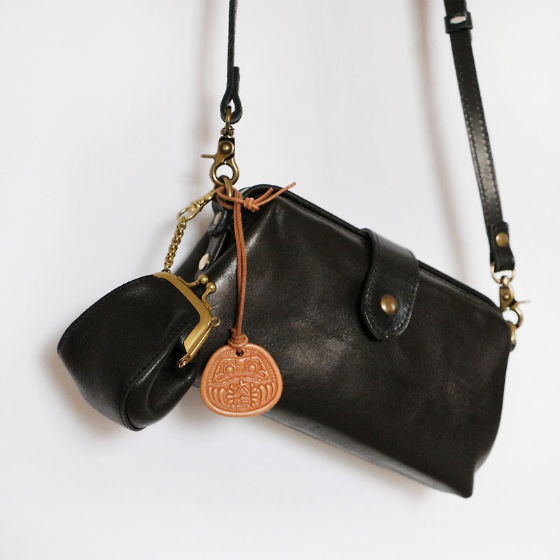 Italian cowhide shoulder bag black - กระเป๋าแมสเซนเจอร์ - หนังแท้ สีดำ
