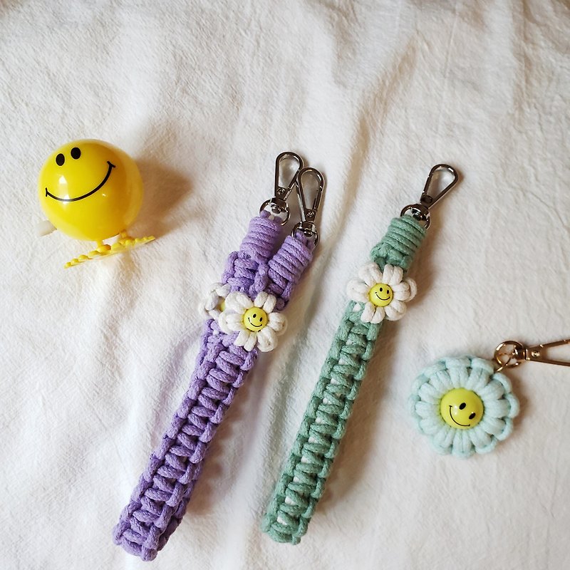 Smiley flower mobile phone rope wrist rope single flower flat knot style - Lanyards & Straps - Cotton & Hemp Green