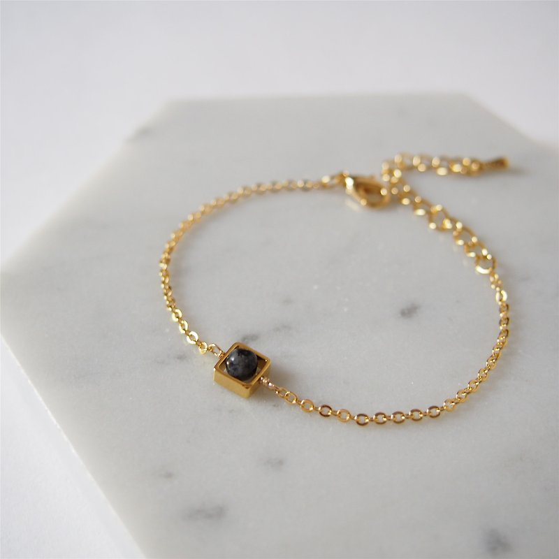 Minimalist temperament•Gold-plated square frame•Labradorite•Bracelet - Bracelets - Gemstone Black