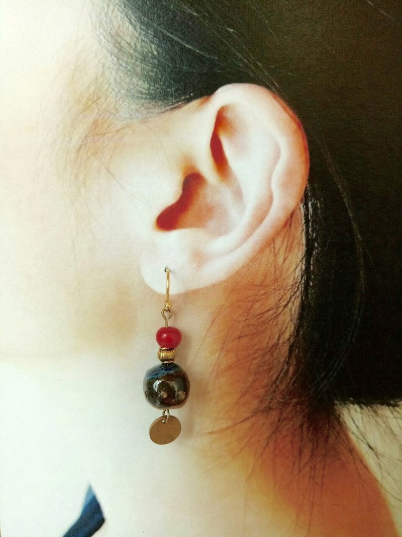 Cute ball-shaped earrings - ต่างหู - ดินเผา สีดำ