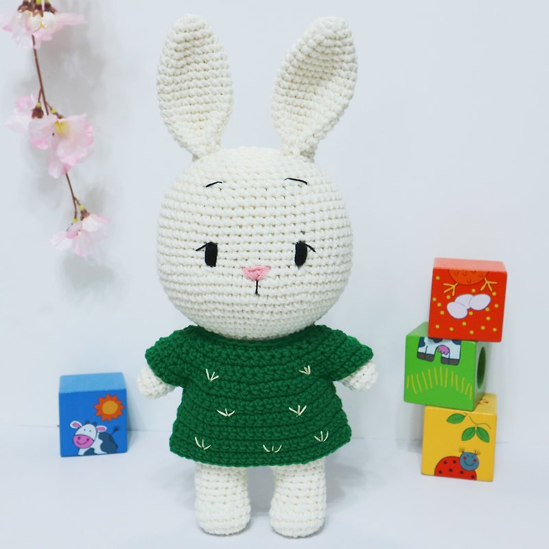 Hand Knit Monday Crochet Doll Green Grass Dress - ของเล่นเด็ก - ผ้าฝ้าย/ผ้าลินิน หลากหลายสี
