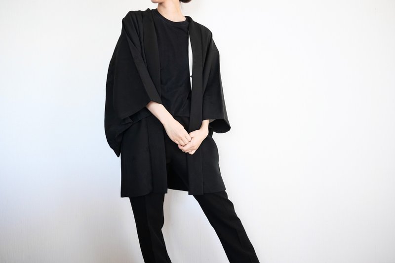 BLACK KIMONO, woven tree kimono, vintage kimono, kimono jacket, Japanese kimono - เสื้อแจ็คเก็ต - ผ้าไหม สีดำ