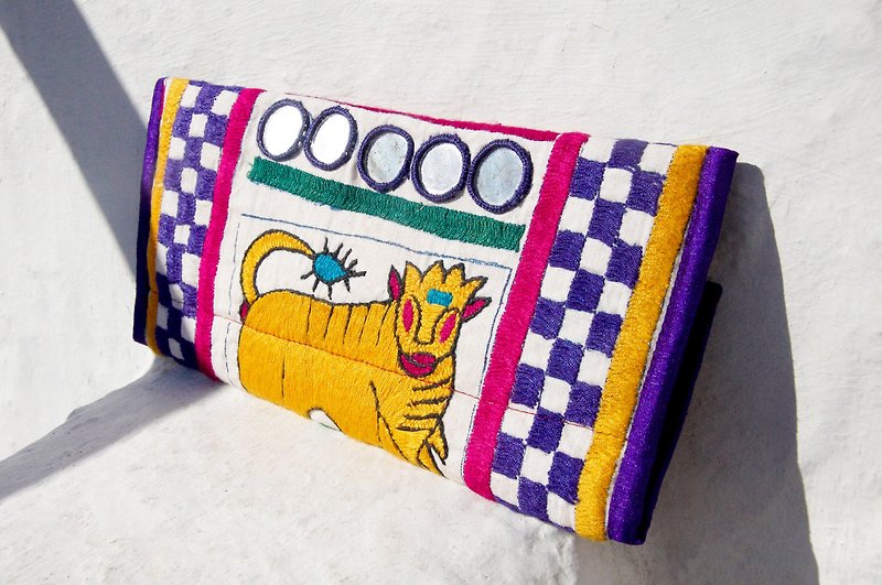 Valentine's Day gift a limited edition hand-embroidered long admission package / national wind bag / camera bag / cosmetic bag / cell phone bag / clutch - Tiger ancient desert steppe landscape cloth embroidery totem - Clutch Bags - Wool Multicolor