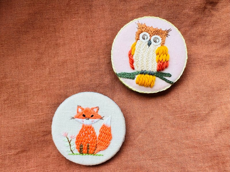 手刺繡餅乾別針/動物系列/貓頭鷹/狐狸 - 胸針 - 繡線 