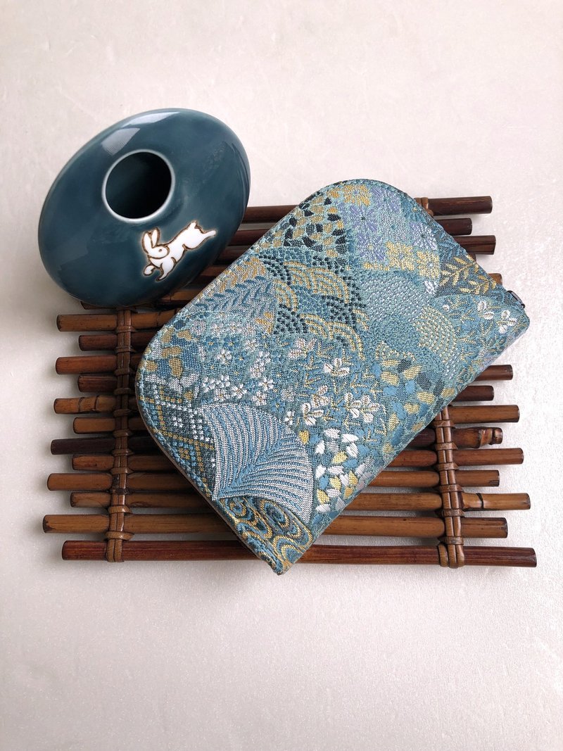 Nishijin-ori Kinran Brocade [Jade Green Floral Parasol] - Short Wallet / Coin Purse / Gift - กระเป๋าสตางค์ - งานปัก สีเขียว