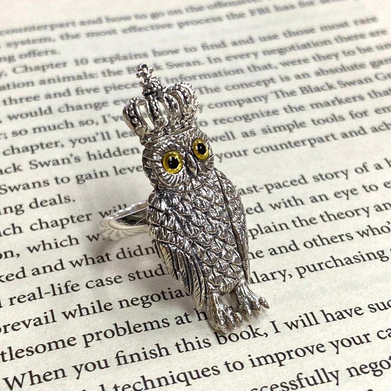Victorian Style Royal Owl and Crown with Glass Eyes Ring 925 Sterling Silver - 戒指 - 純銀 銀色