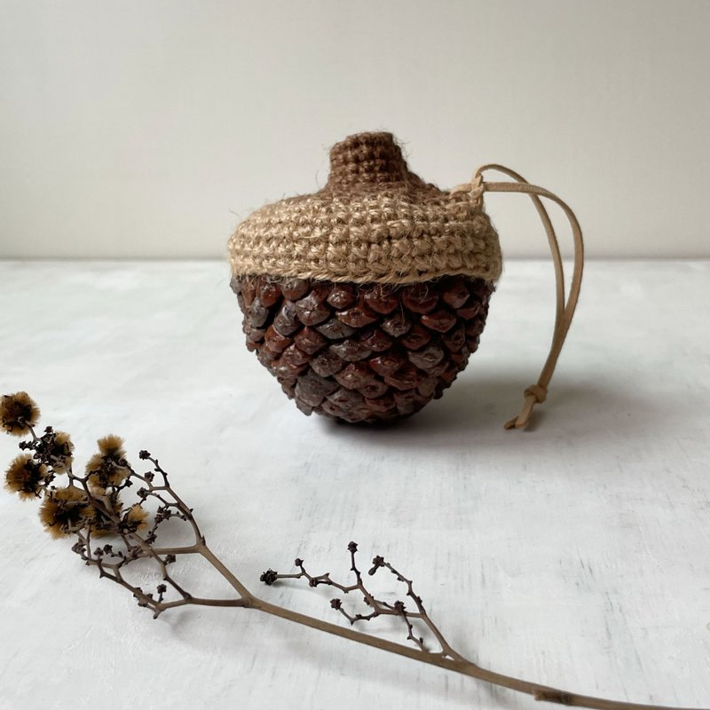 Fruit woven flower pot/ Brown acorn/dried flower/pine cone/with handmade packaging - Pottery & Ceramics - Plants & Flowers 