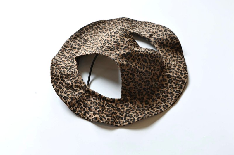 Leopard Print Bucket Hat Leopard Print Bucket Hat - ชุดสัตว์เลี้ยง - ผ้าฝ้าย/ผ้าลินิน หลากหลายสี