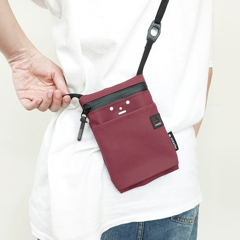 Breakwater mobile phone/passport bag-Christmas red face special edition - ที่เก็บพาสปอร์ต - วัสดุกันนำ้ สีแดง