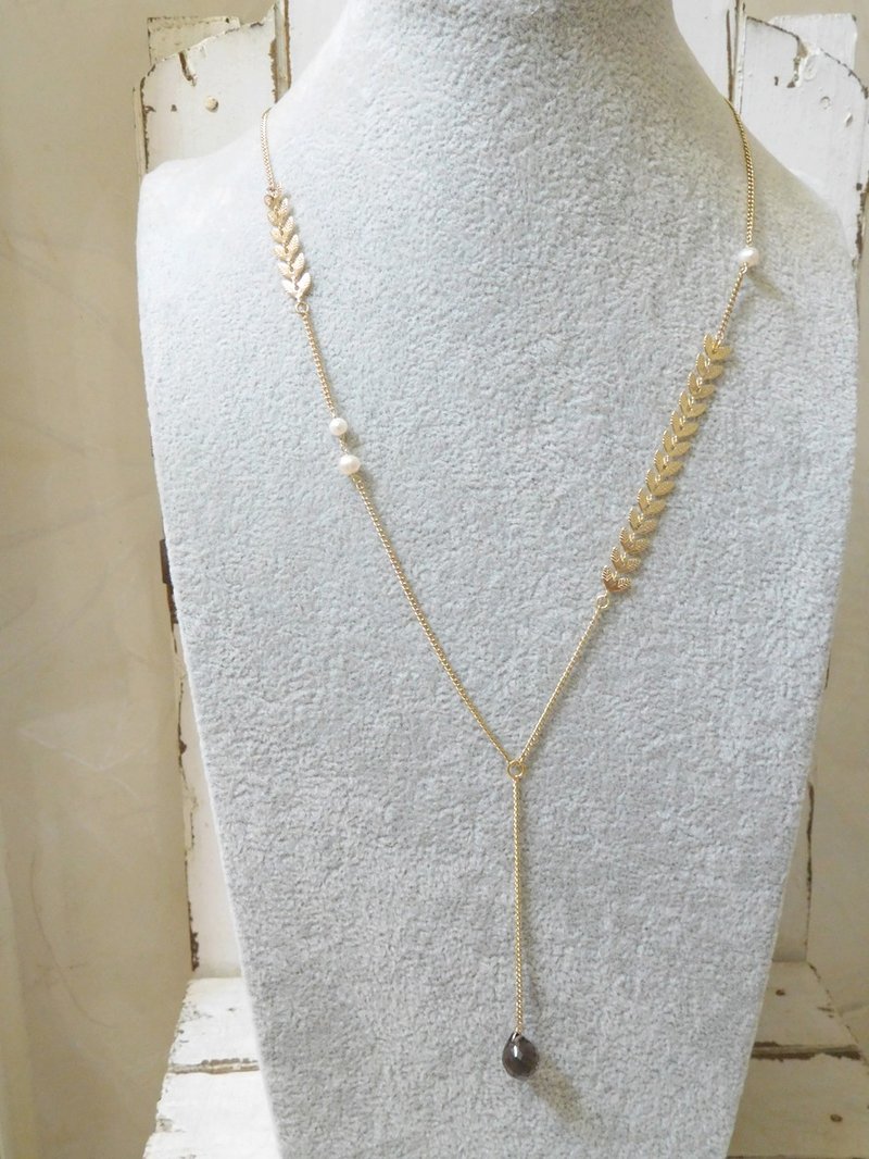 Special gold-plated asymmetric leaf pearl citrine Y-shaped medium length chain - สร้อยคอ - วัสดุอื่นๆ สีทอง