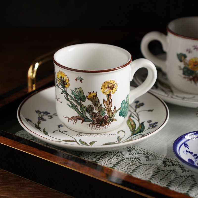 Vintage Luxembourgian teacup and saucer sets made by Villeroy & Boch - ถ้วย - ดินเผา สีเหลือง