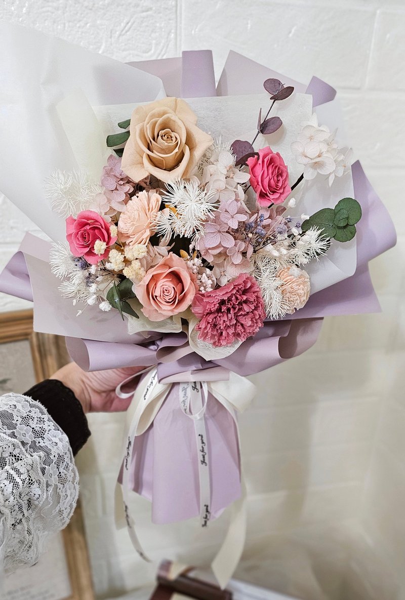 愛永不凋零 |母親節 康乃馨玫瑰永生花花束  生日花束 - 乾燥花/永生花 - 植物．花 