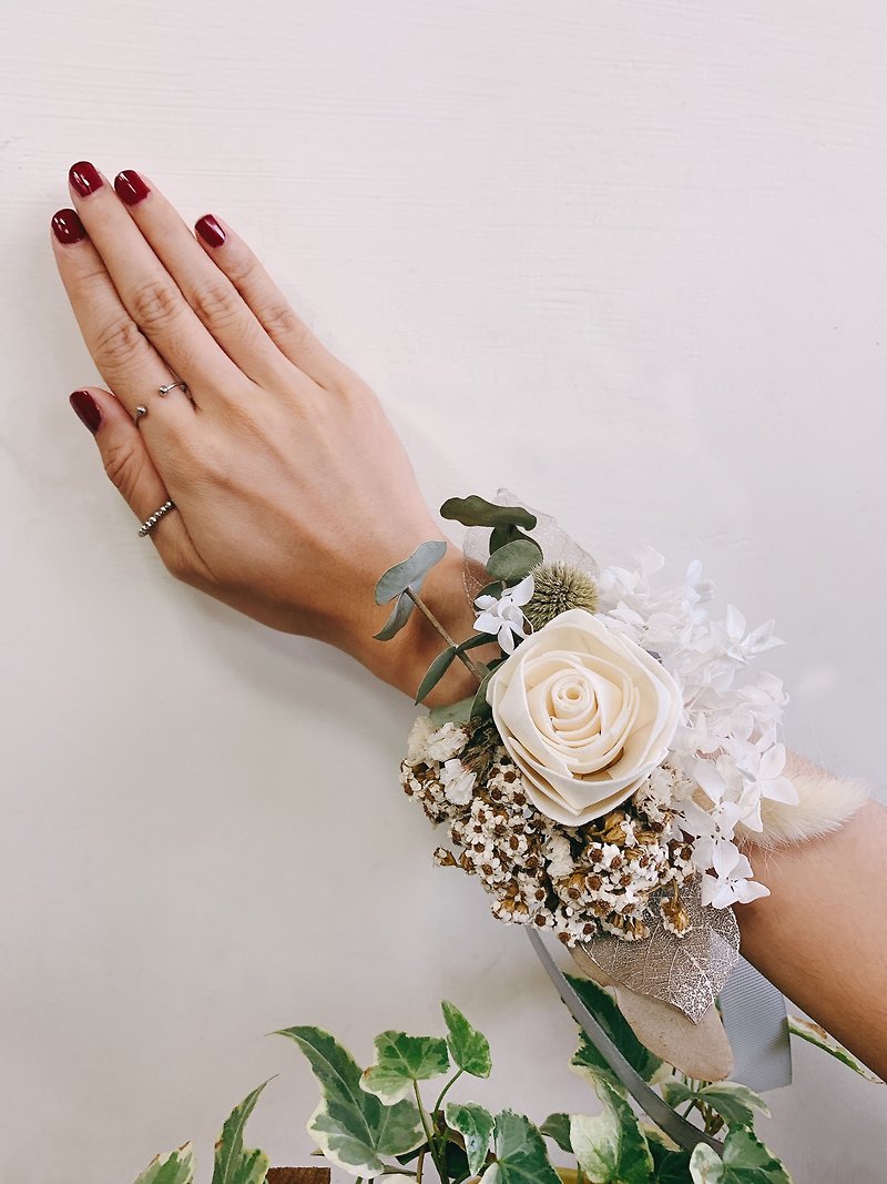 Bridesmaid dry flower wrist flower