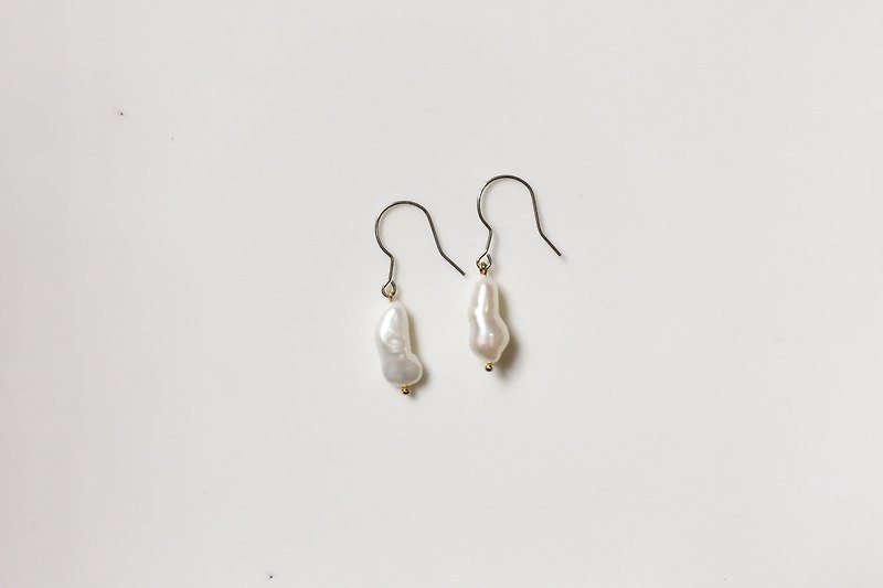 氣球雲朵 珍珠造型耳環 - 耳環/耳夾 - 寶石 白色