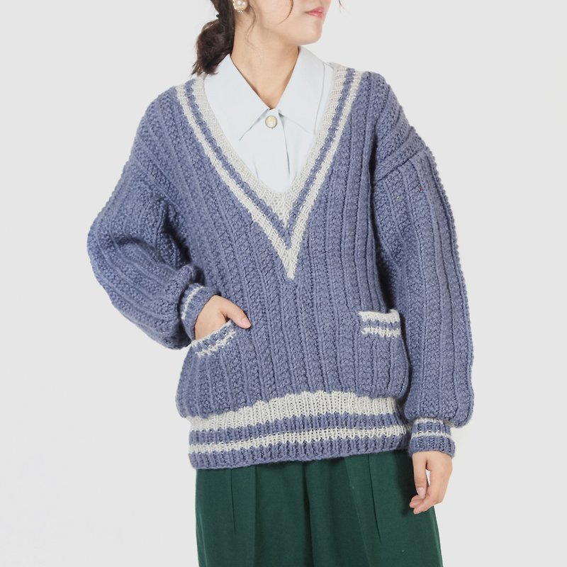 [Egg plant vintage] big V girl thick knit vintage sweater - Women's Sweaters - Wool Blue