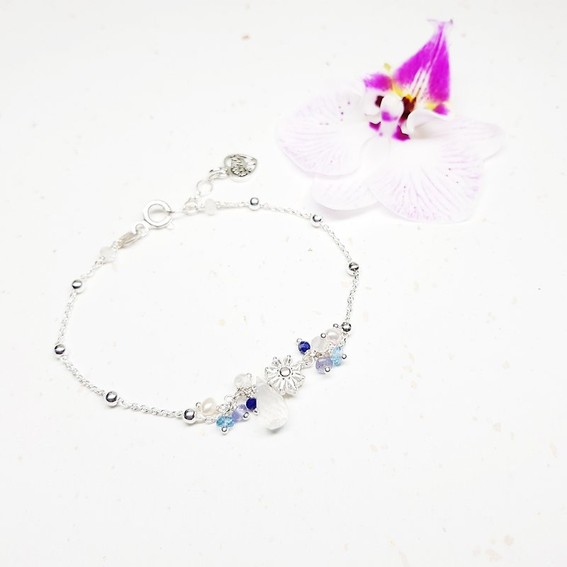 Elegant chick series ~ moonstone and lapis lazuli sterling silver bracelet Moonstone free [Christmas gift box - Bracelets - Gemstone White