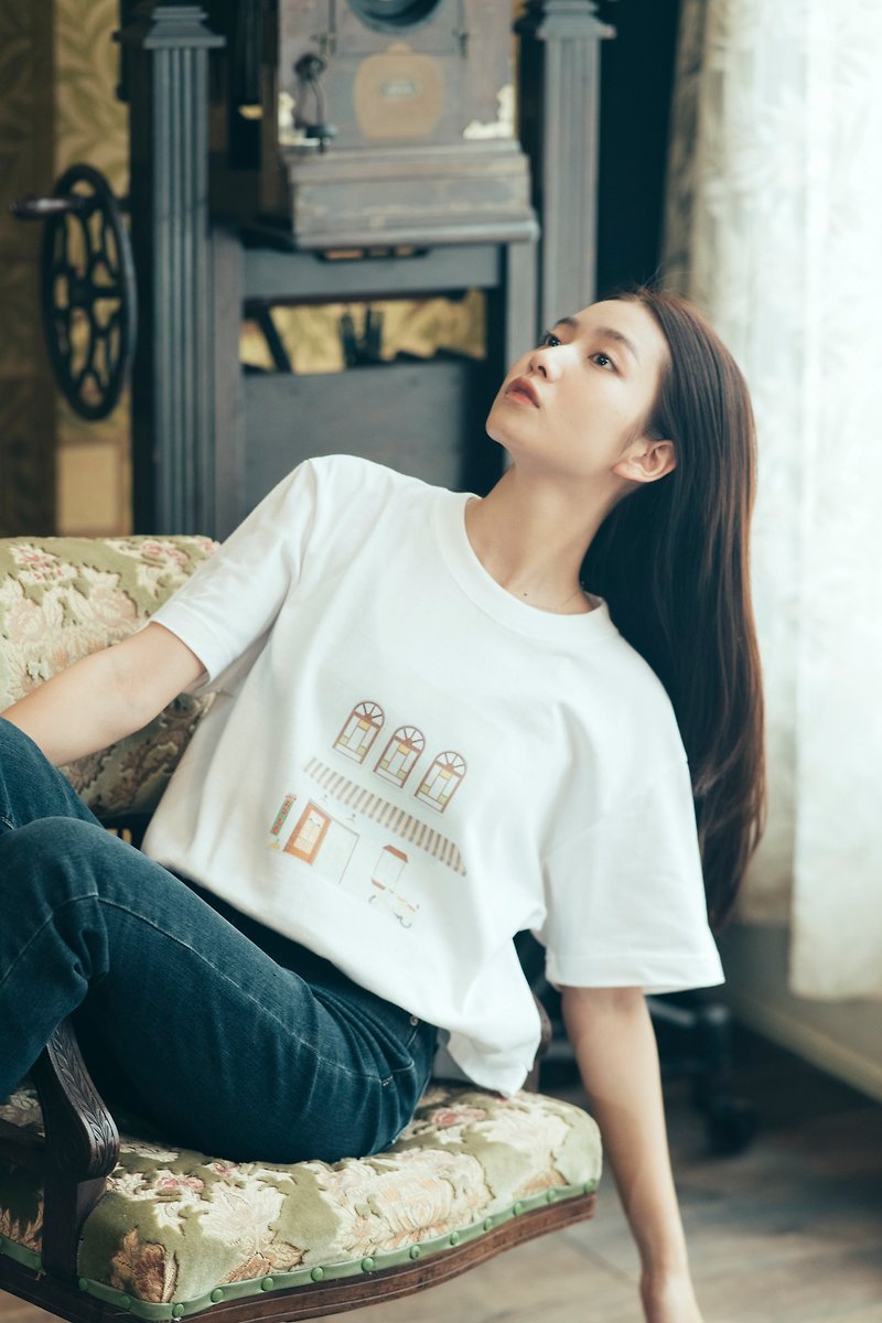 Mangyung Photo Museum Commemorative T-shirt T-shirt - เสื้อยืดผู้หญิง - ผ้าฝ้าย/ผ้าลินิน ขาว