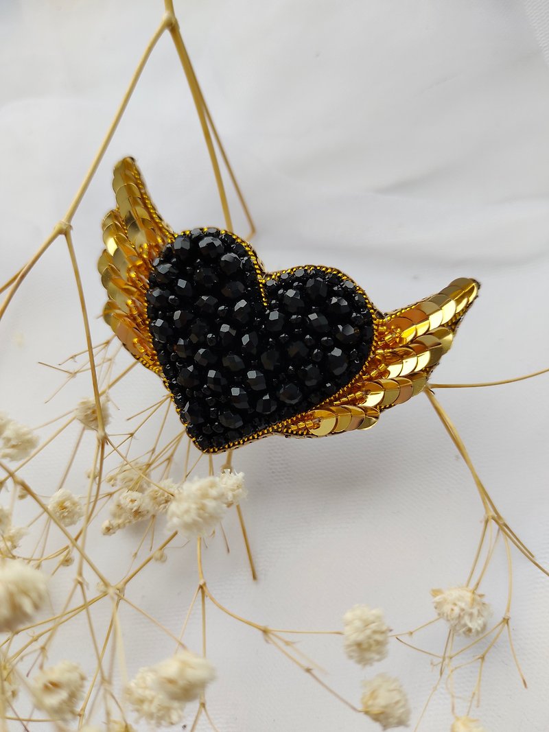 Black heart beaded brooch, hand embroidery, gift for girlfriend