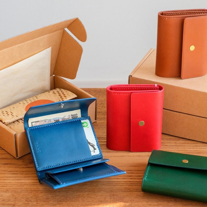 Compact Tri-fold Wallet in Italian Vegetable-Tanned Leather - กระเป๋าสตางค์ - หนังแท้ 