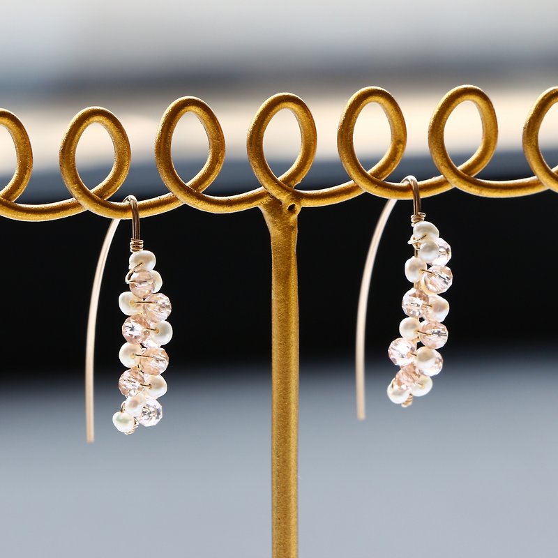 Fresh water pearl and glass beads V hook pierced earrings-14kgf - ต่างหู - โลหะ สึชมพู