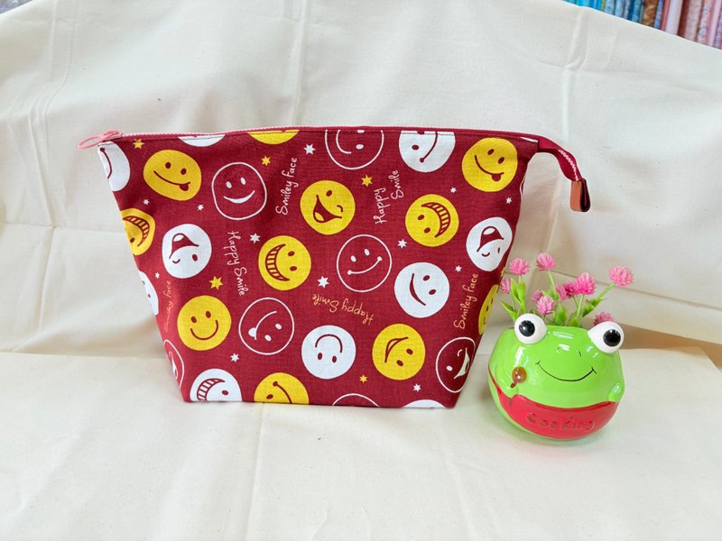 微笑拉鍊收納包 - 化妝包/收納袋 - 棉．麻 紅色