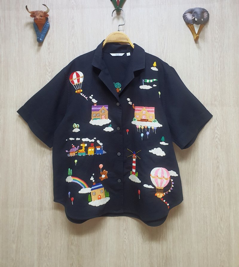 手工刺繡襯衫、黑色、亞麻麵料、氣球、幻想、天空之家 - 女襯衫 - 繡線 黑色