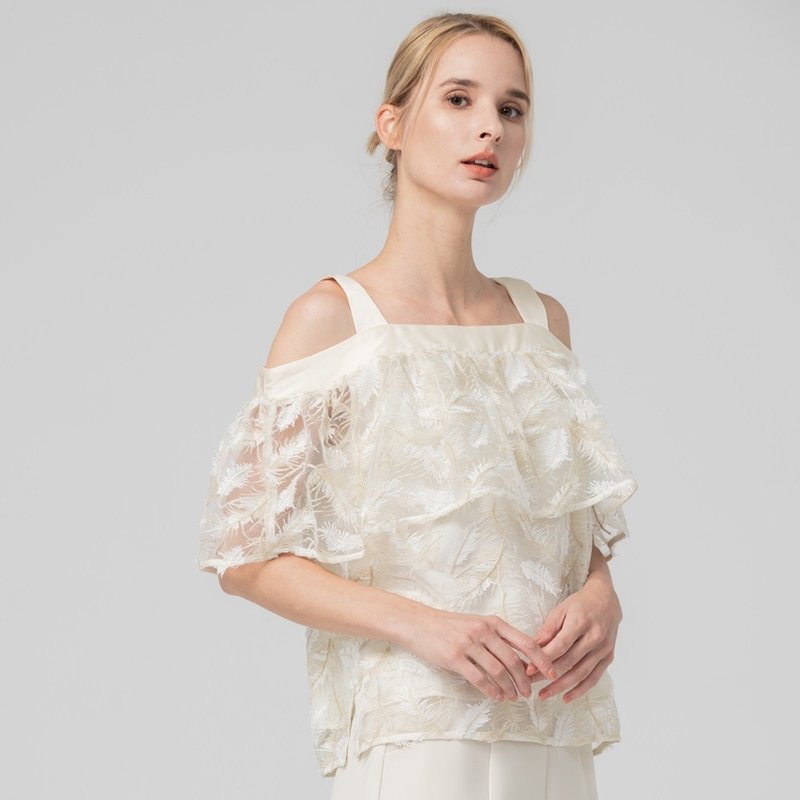 Fluttering Feather Contrast Off-Shoulder Top Off-White - เสื้อผู้หญิง - เส้นใยสังเคราะห์ ขาว