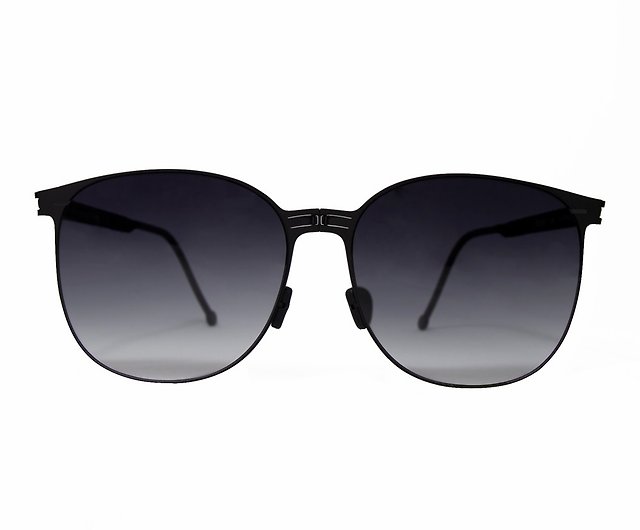 lenshop on X: An exclusive, the round framed sunglasses in black