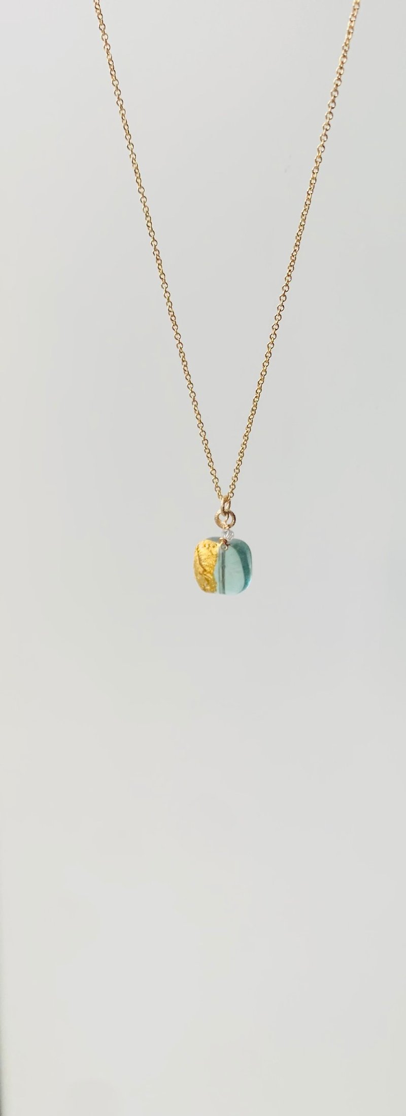 Fluorite x Pure Gold Leaf Necklace - สร้อยคอ - เครื่องประดับพลอย สีเขียว