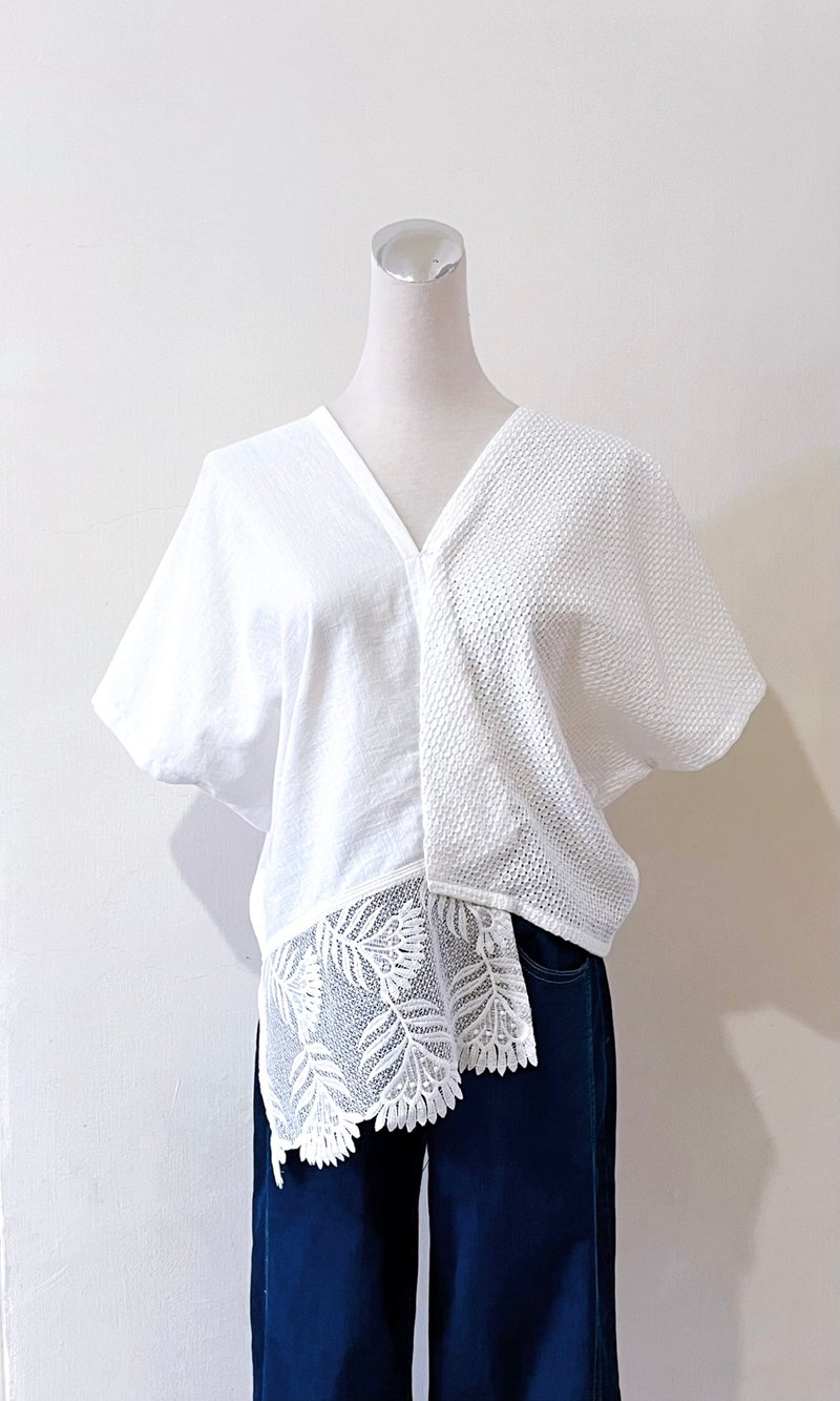 Unique slightly slim-fitting white romantic lace asymmetrical butt-covering Linen and linen boxer jacket - เสื้อกั๊กผู้หญิง - ผ้าฝ้าย/ผ้าลินิน ขาว