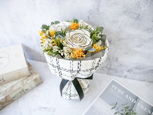 Single Small Fragrant Rose Bouquet [Light Luxury] Tanabata Lover/Chanel/Girlfriend/Never  Withering Flowers/Graduation Season - Shop jyflower Dried Flowers & Bouquets  - Pinkoi
