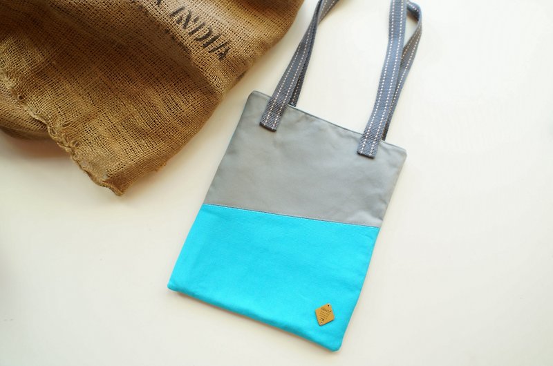 Fresh blue ice cream file shoulder bag outing bag can be purchased with additional pins. The product does not contain small pins - Messenger Bags & Sling Bags - Cotton & Hemp Blue