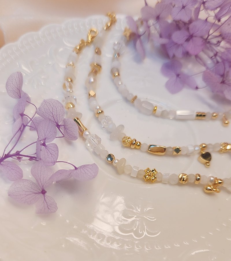 Flowers in Four Seasons [White]-White Moonlight│Guardian of Love and Harmony Semi- Gemstone Bracelet - สร้อยข้อมือ - เครื่องประดับพลอย ขาว