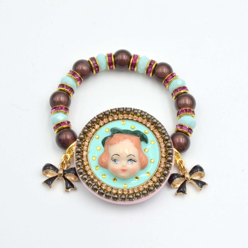 *TIMBEE LO 立體蝴蝶結娃娃串珠橡筋手鍊 圍邊水晶裝飾花邊貝殼珍珠 原創設計 - 手鍊/手鐲 - 其他材質 紅色