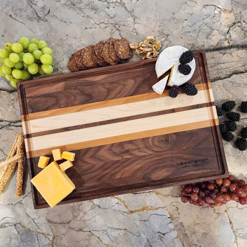 Designed in New York North American Hardwood Cutting Board - ถาดเสิร์ฟ - ไม้ สีนำ้ตาล