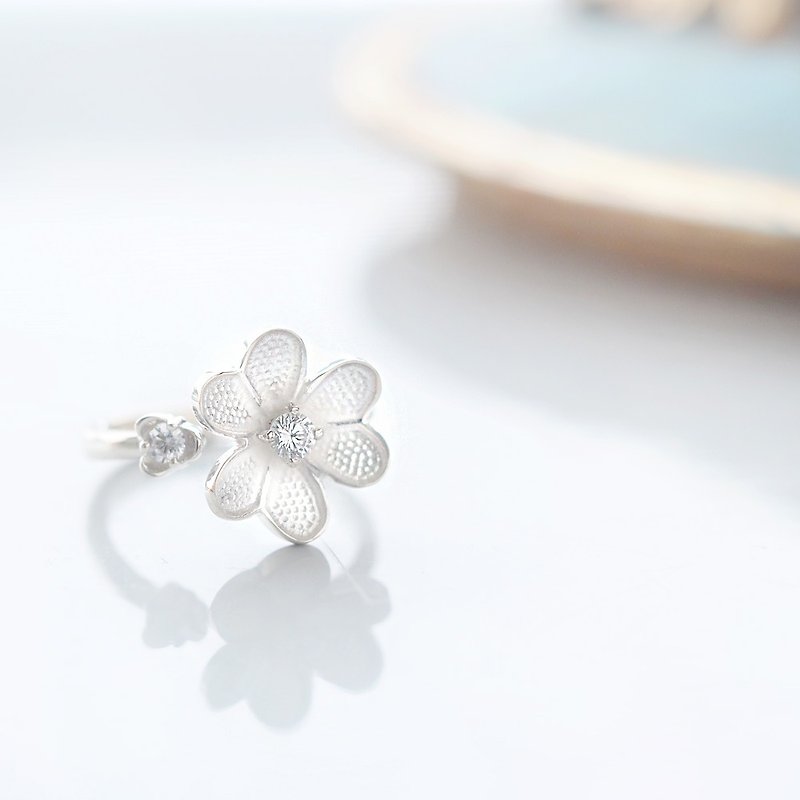 White Flower Ring Silver 925
