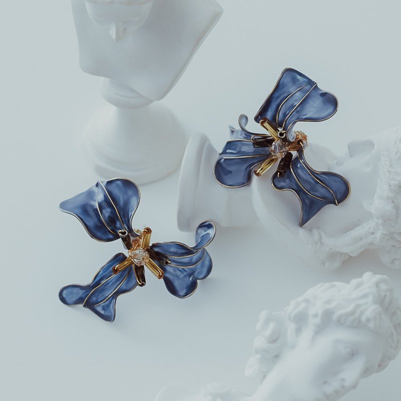 [Fengsheng-Mysterious Blue] On-ear Earrings | Crystal Flower Jewelry - Earrings & Clip-ons - Resin Blue