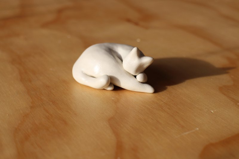 找找貓(幫您繪製家中的貓貓斑紋)-睡覺貓貓 - 花瓶/陶器 - 瓷 白色