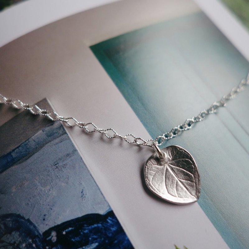 珍稀拓印【圓葉】999純銀/項鍊吊墜/銀黏土手作 - 項鍊 - 純銀 銀色