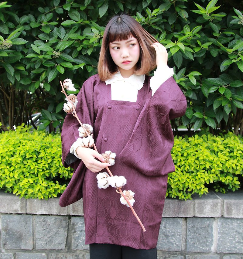 Back to Green::日本帶回 半立體深紫色基因陀璇  vintage kimono (KBI-43) - 外套/大衣 - 絲．絹 紫色
